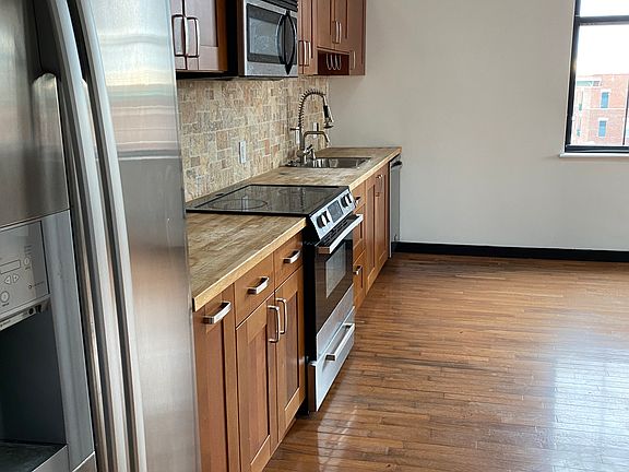 2nd image of 139 E Main St #306