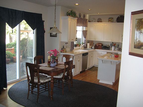 Dining/Kitchen area