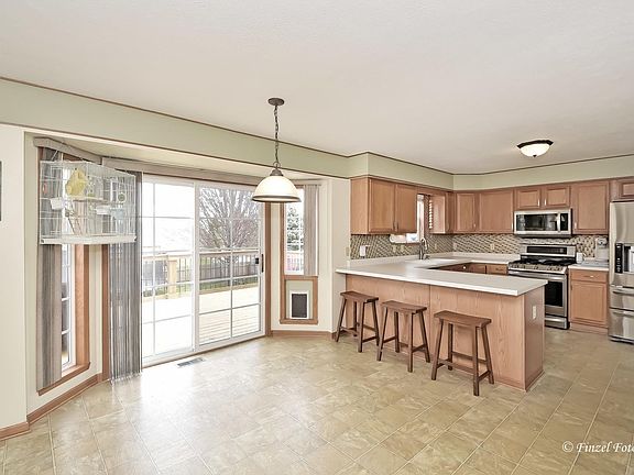 4th image of 202 White Oak Dr