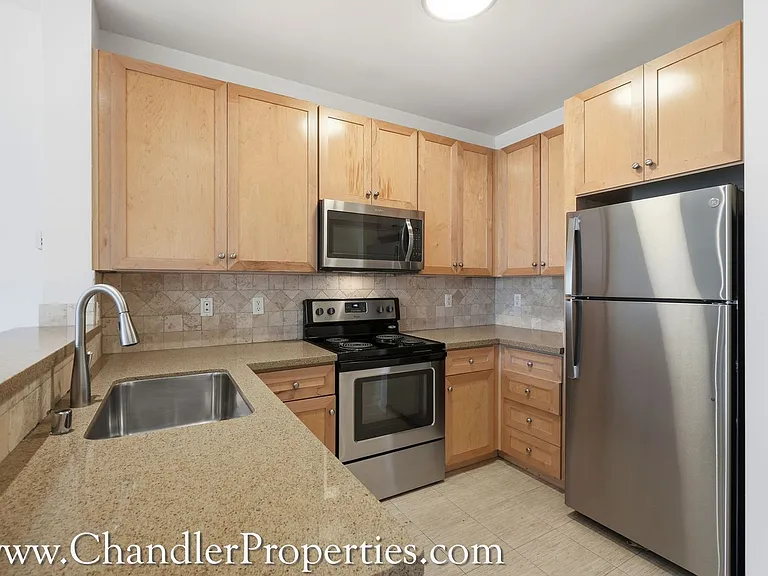 55 Trumbull St — Photo 4