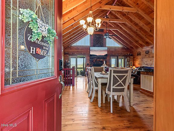 4th image of 1608 Cardinal Road