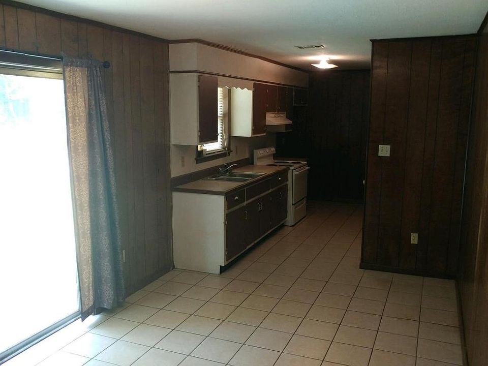 2nd image of 2913 W Park Dr