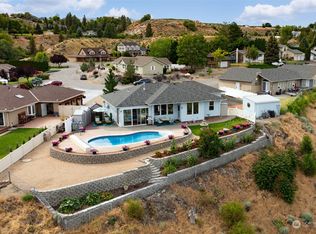 536 Hillcrest Circle Dr, Omak, WA 98841