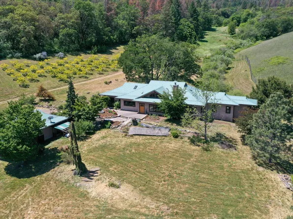 1785 Zemke Rd, Talent, OR 97540