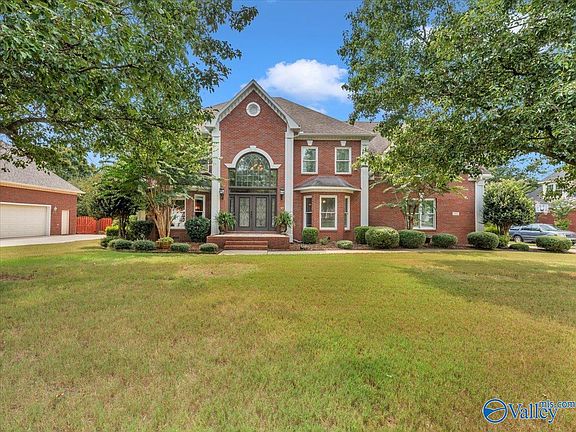 2nd image of 107 Camden Cir