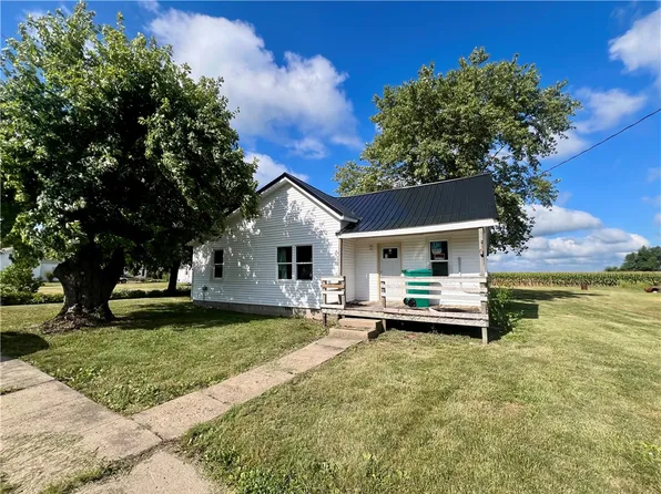 301 S Bates St, Findlay, IL 62534