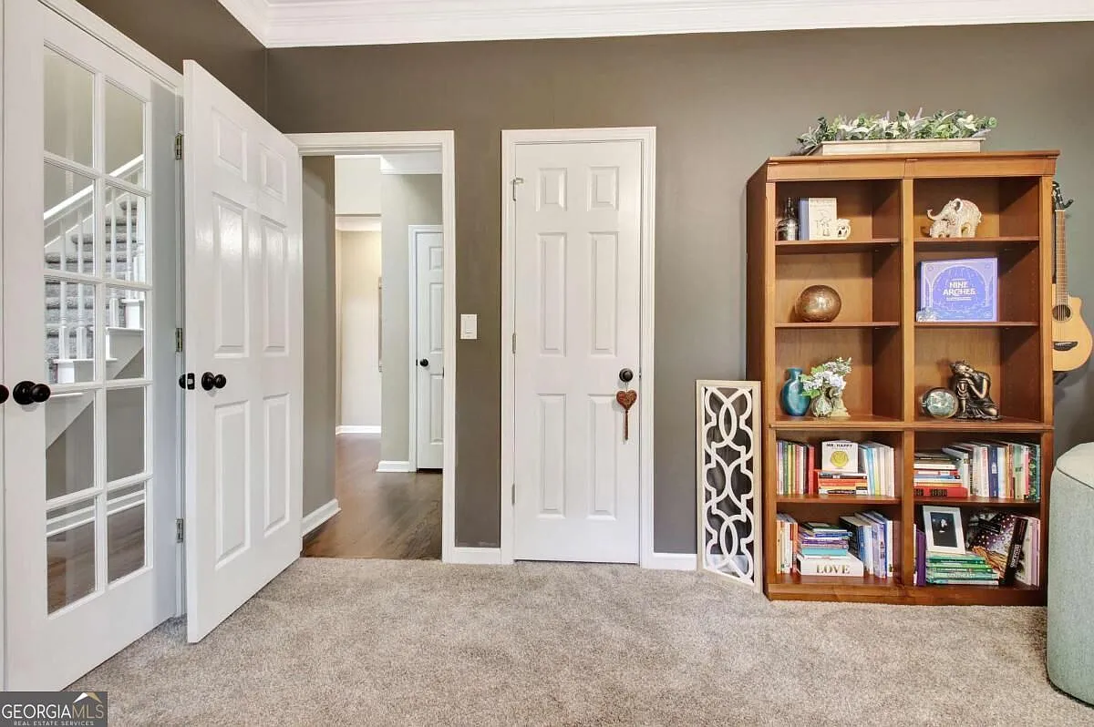 5 bed, 4.0 bath, 4771 sqft, $4,600 — Photo 4