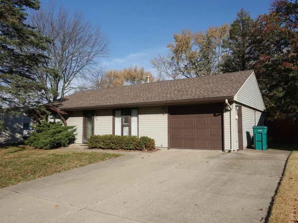 39 Imperial Dr, Galesburg, IL 61401