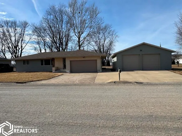 106 6th St, West Point, IA 52656