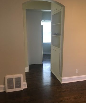 4th image of 18058 Oakwood Ave