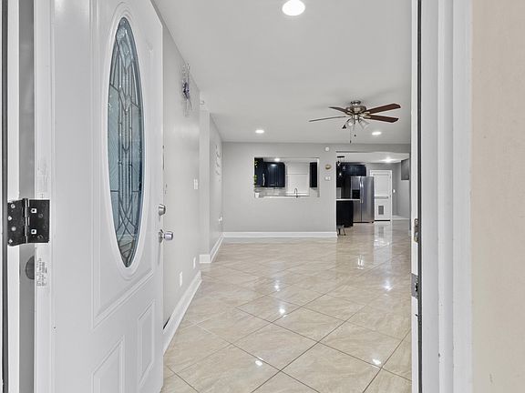 3rd image of 411 Shrewsbury Rd