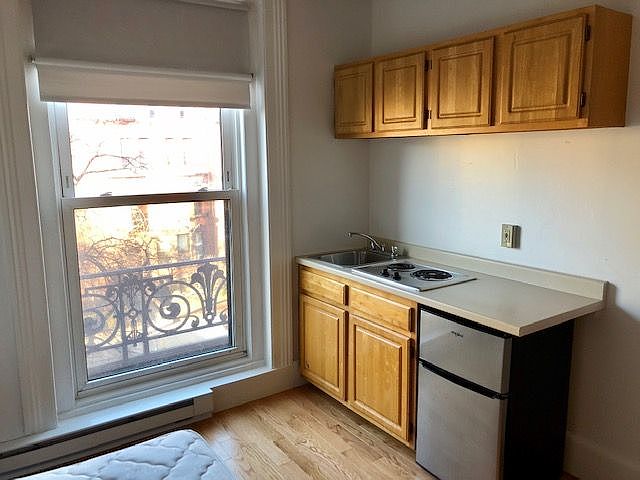 2nd image of 405 Beacon St #11-Z