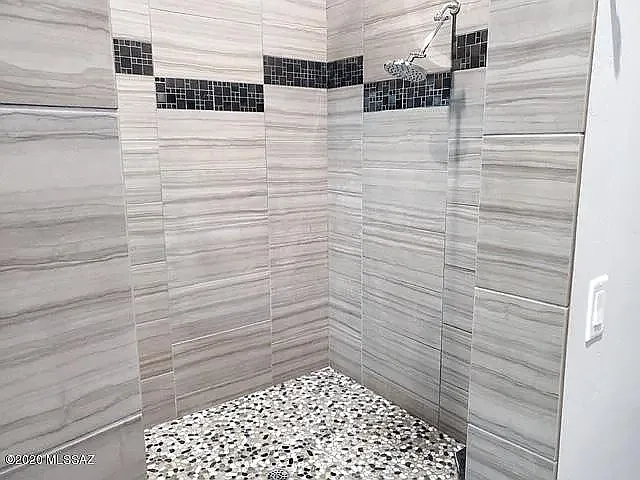 Oversized Master Shower (Rainfall Showerhead not pictured)
