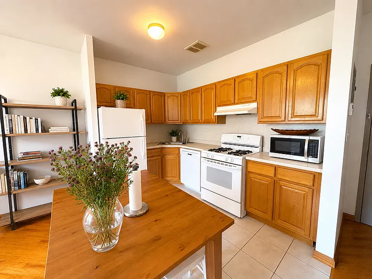 114 Calyer St #4B — Photo 5
