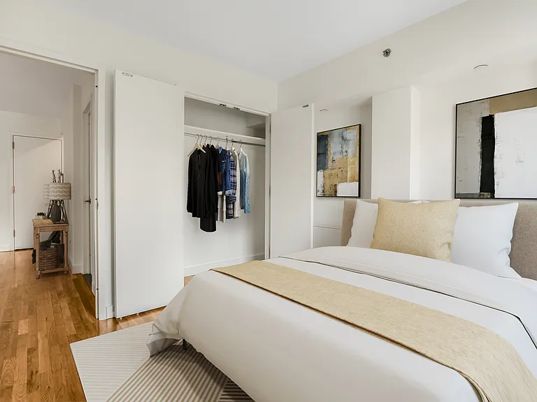 101 W 15th St #104 — Photo 6