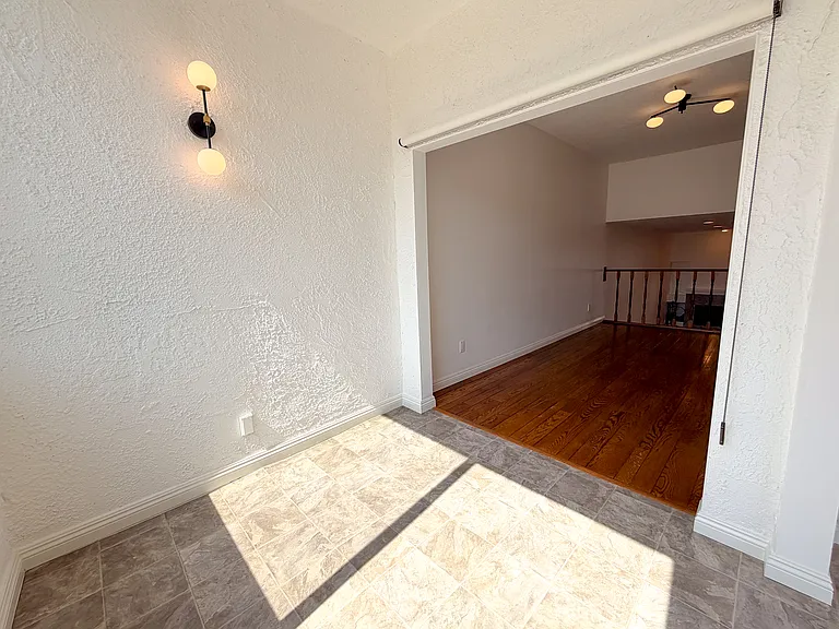 18242 Burbank Blvd #8 — Photo 8