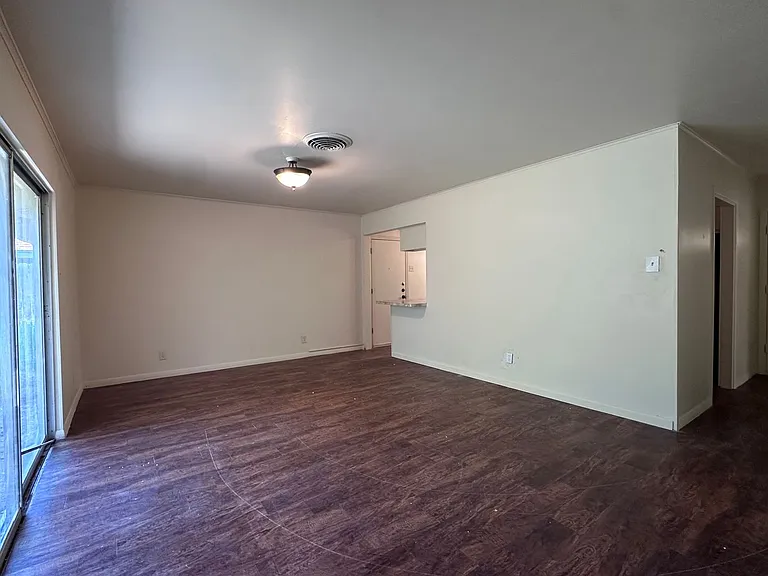 825 Crestview Dr — Photo 5