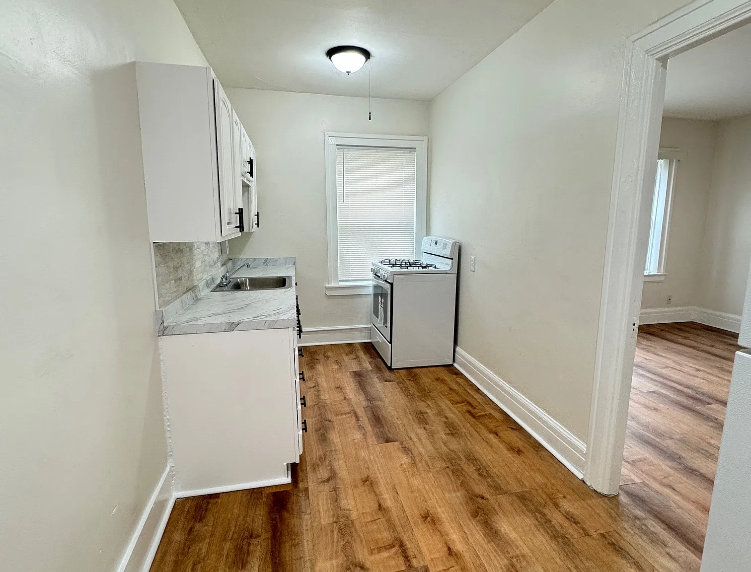 1 bed, 650 sqft, $1,200 — Photo 4