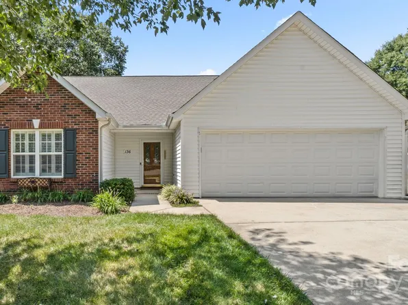 136 Oak Village Pkwy, Mooresville, NC 28117