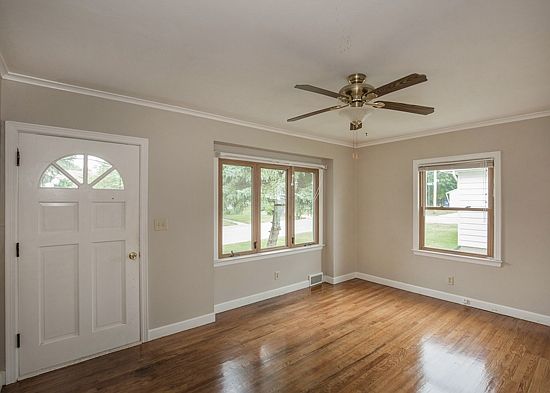 2nd image of 2555 Cody St