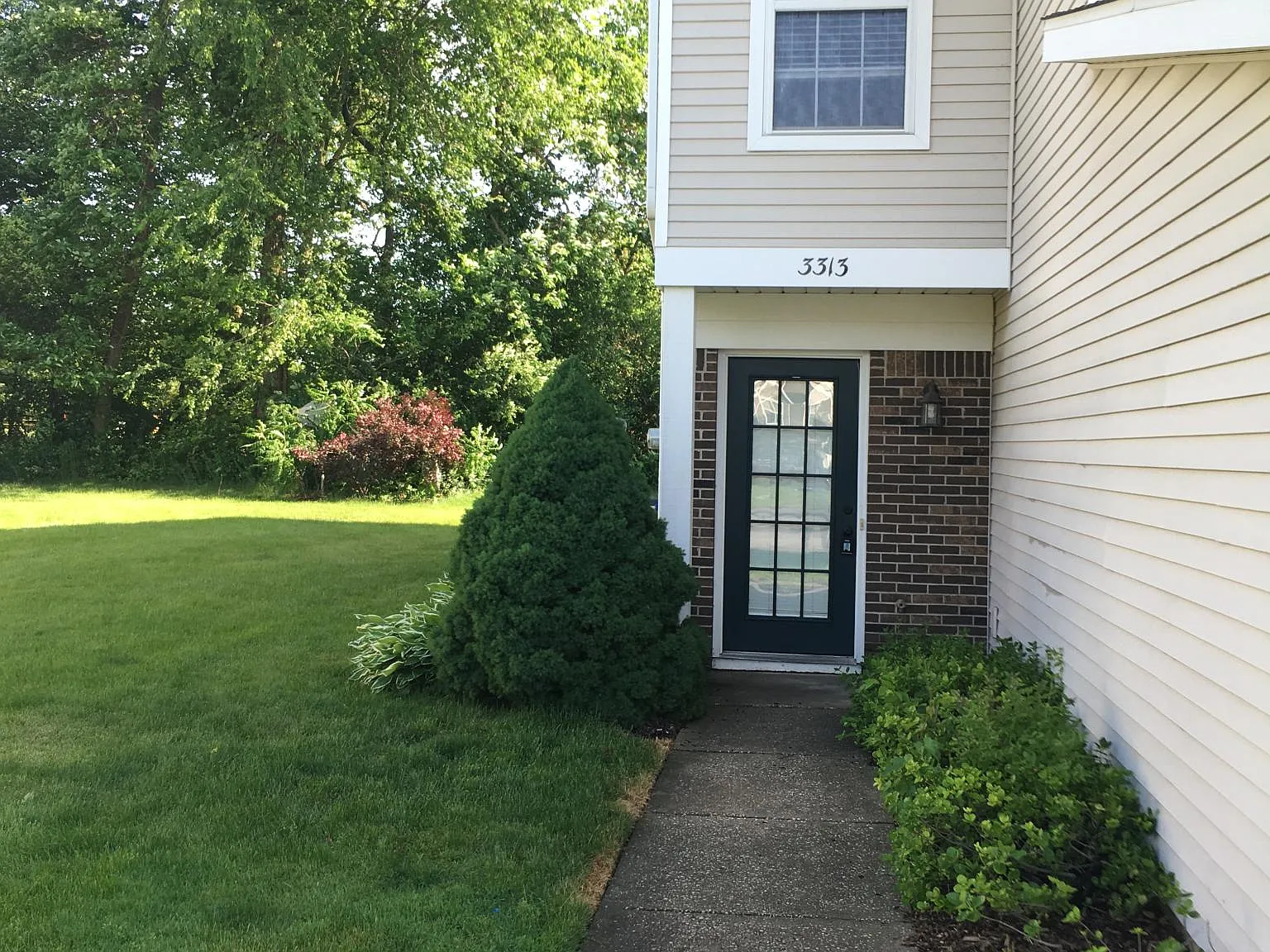 3313 Park Ridge Ln NE — Photo 2