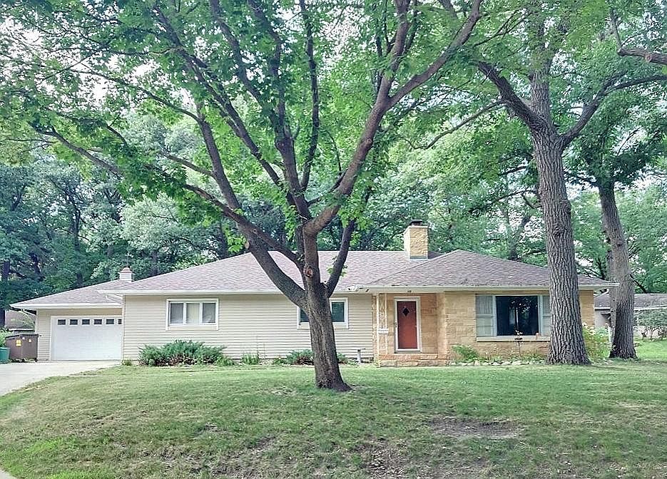 1st image of 15 Westwood Dr