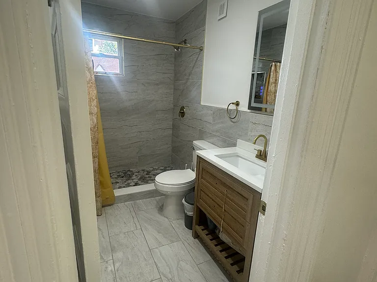 130 E 39th St #2L — Photo 5