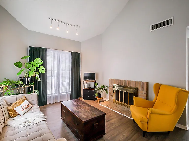 10122 Waterstone Dr — Photo 2
