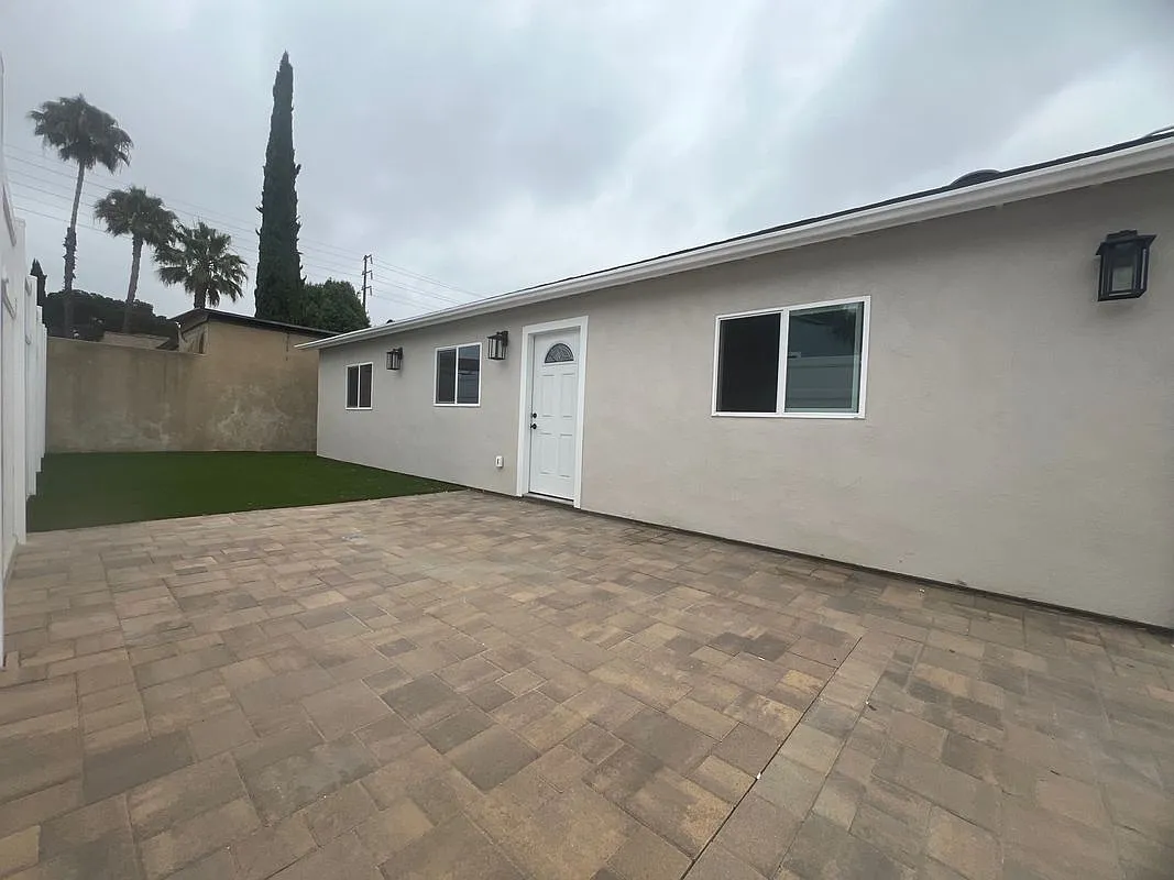 2 bed, 2.0 bath, 800 sqft, $3,600 — Photo 3