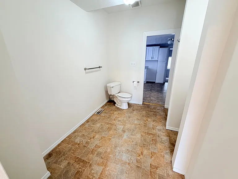 525 S West St — Photo 15