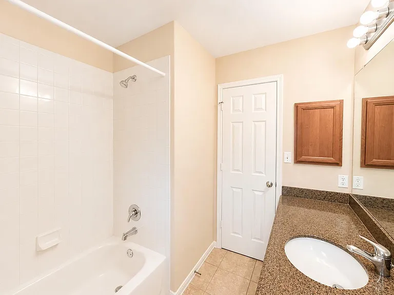 9104 N Green River Dr #E — Photo 34