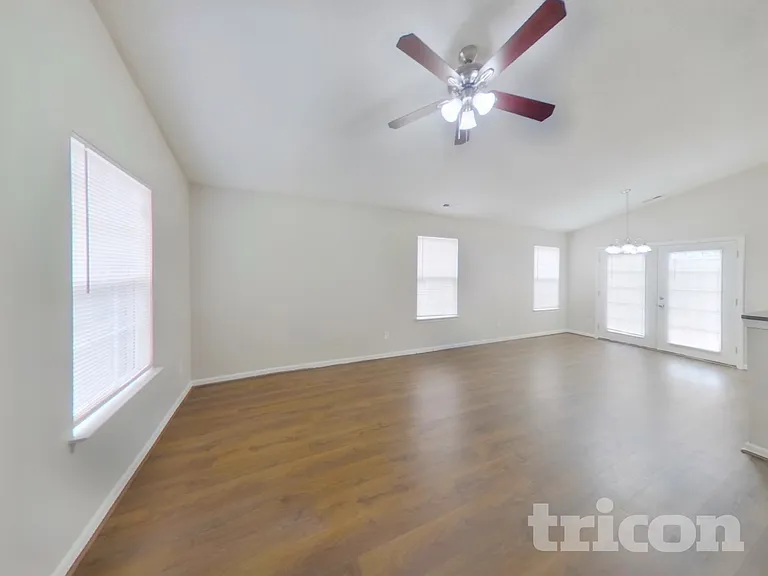 529 Pullman St SW — Photo 2