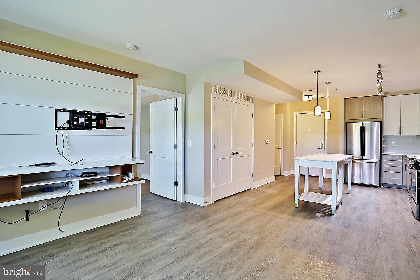 2 bed, 980 sqft, $2,950 — Photo 2
