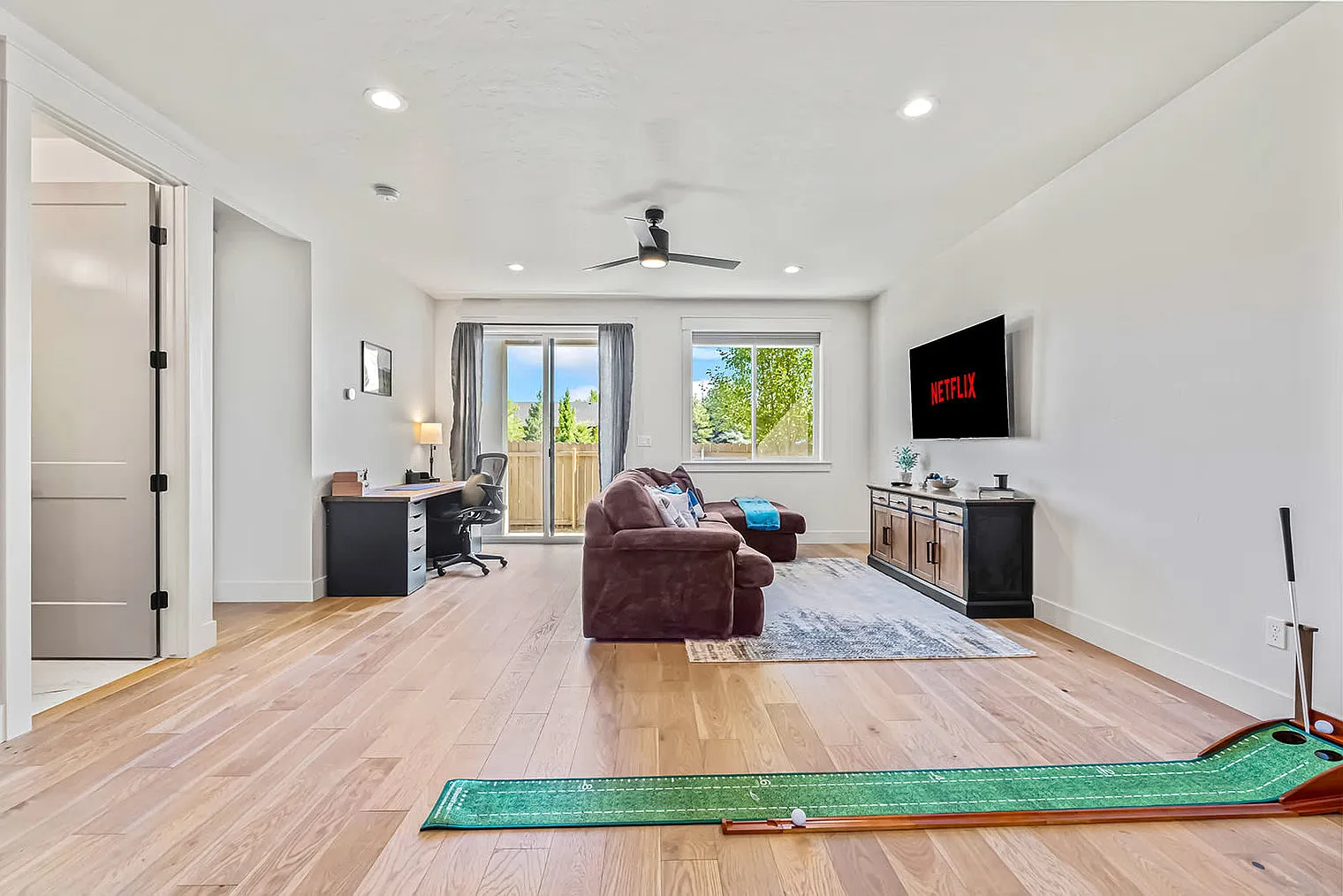 3 bed, 3.0 bath, 2992 sqft, $7,599 — Photo 3