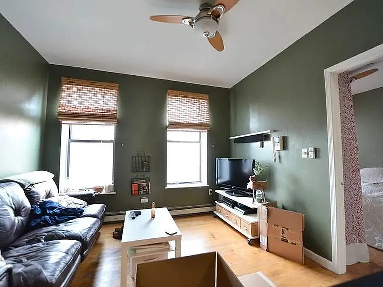 122 Allen St #8 — Photo 1