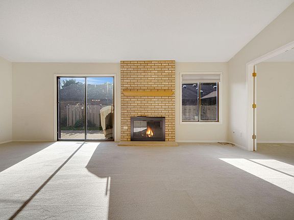 4th image of 1224 Black Oaks Ln N