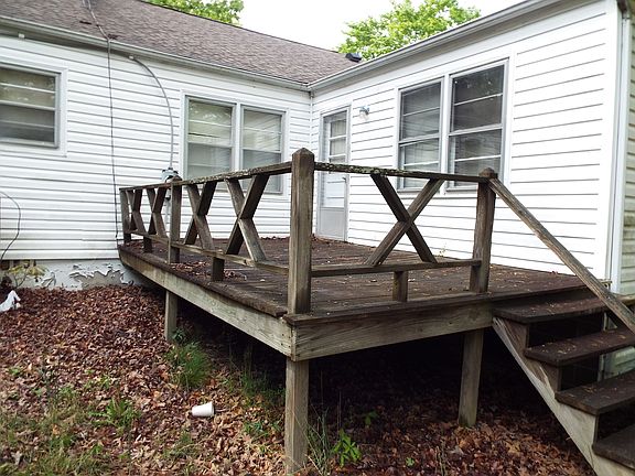 2nd image of 712 Cedar Ave