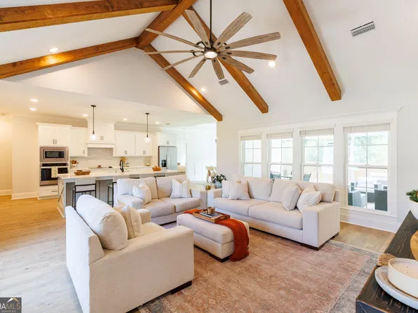 213 Orvis Ln, Hahira, GA 31632