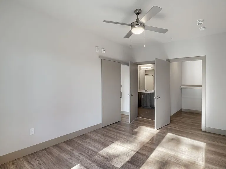 4923 King St — Photo 7
