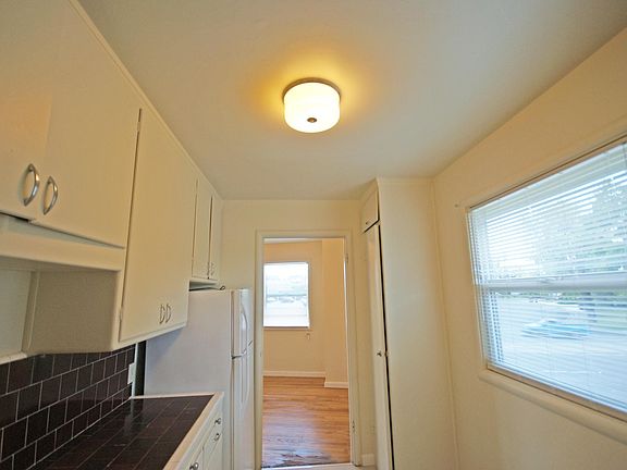4th image of 3301 Pacific Ave APT 22