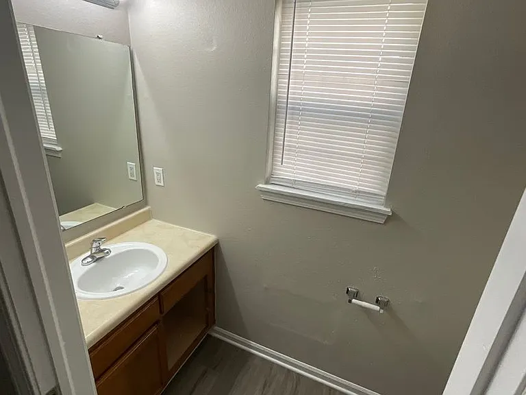 854 Eugene St — Photo 7