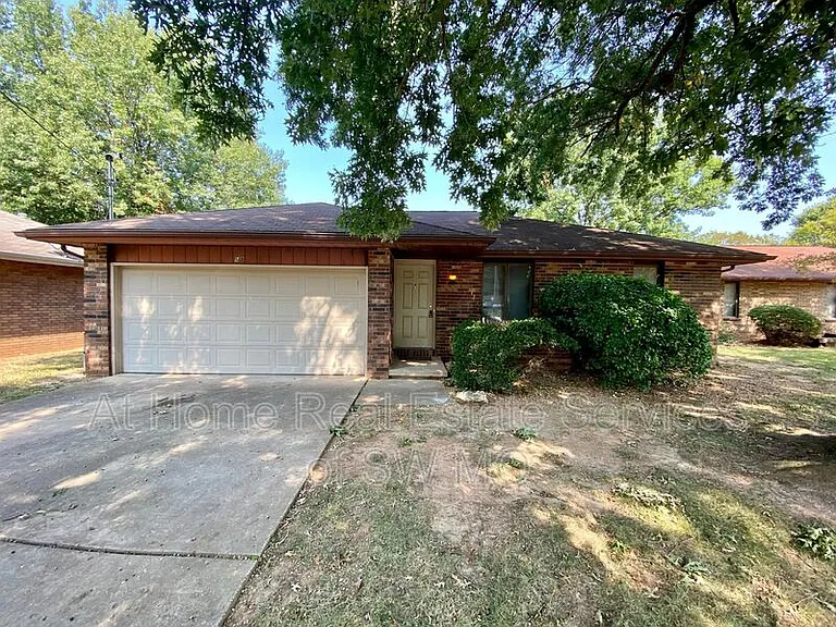 513 E Latoka Ct — Photo 1