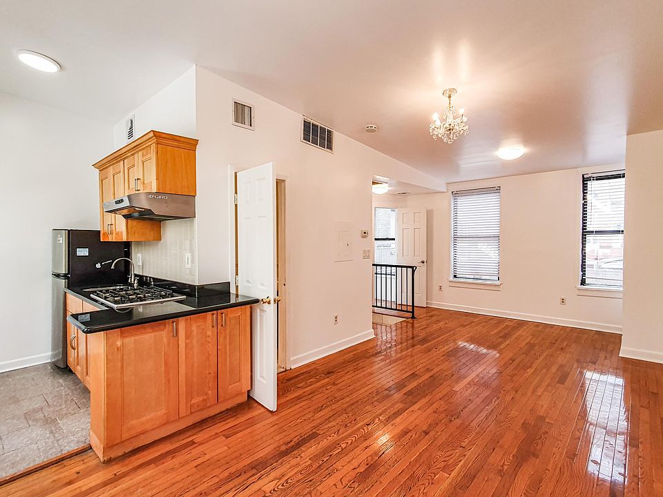 2nd image of 260 Warren St Floor 2