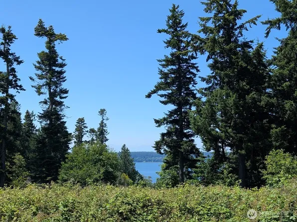 4400 S Camano Drive, Camano Island, WA 98282