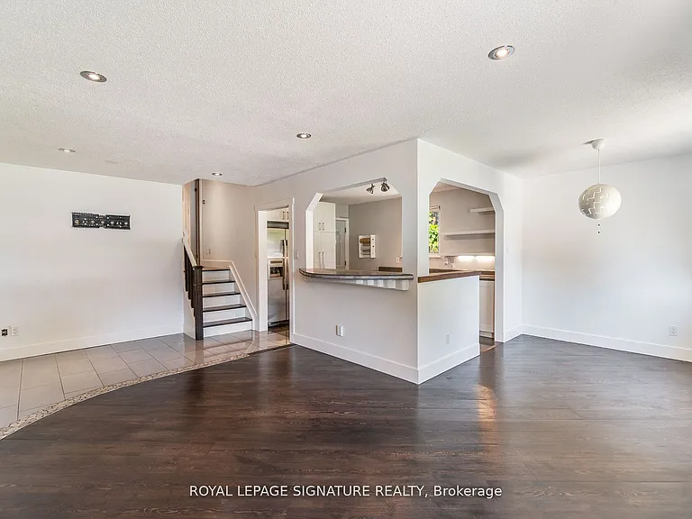4 Patricia Ave #UPPER — Photo 12