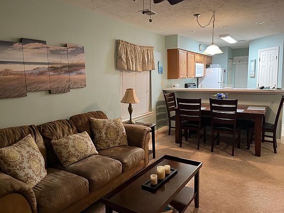 Nice size dining table seats 6 - 4 Cushioned Chairs with added Cushioned Bench Seating