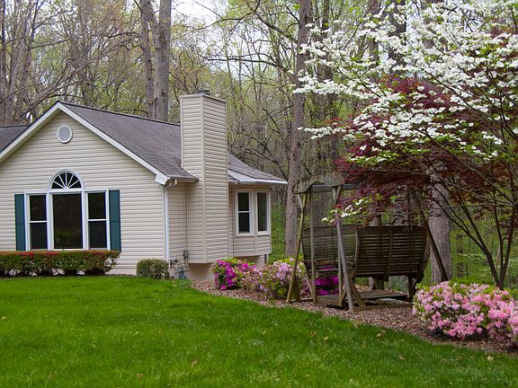 3rd image of 123 Cherecobb Dr