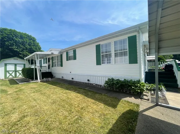 617 Sandpiper Ln SE, New Philadelphia, OH 44663