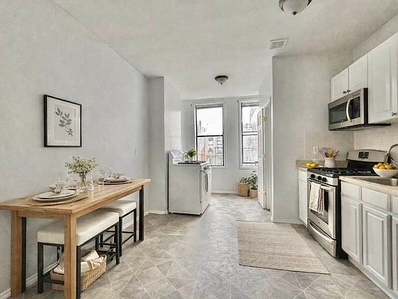 2nd image of 390 Woodbine St #3B