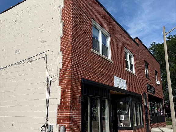 4th image of 1790 Oak St